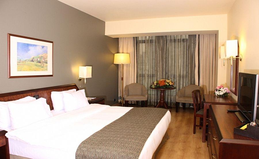 Le Commodore Hotel Бейрут Екстер'єр фото