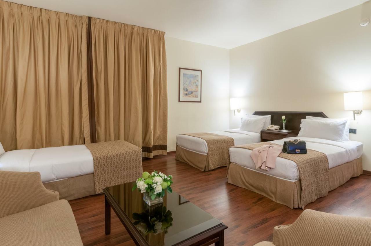 Le Commodore Hotel Бейрут Екстер'єр фото